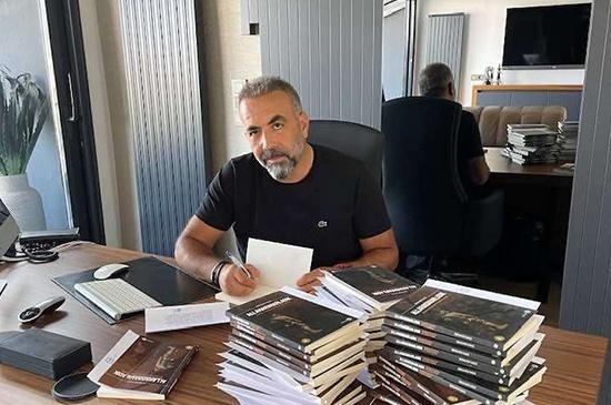 İş İnsanı Orhan Kılıç, 71 öğrenciye kalem ve kitap gönderdi
